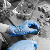 Blue Powdered Vinyl Gloves Medium (PLEASE NOTE: These are now sold in cases of 10 x 100)